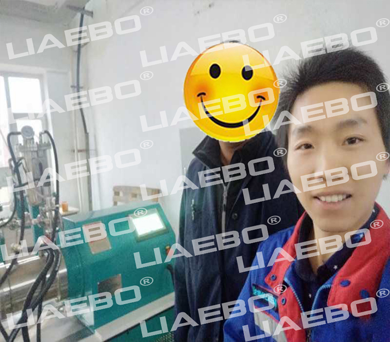 5L臥式砂磨機涂料研磨現(xiàn)場