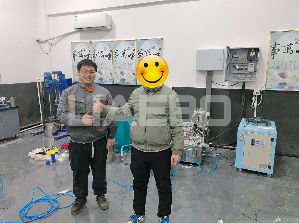 河北某公司1L砂磨機、150三輥機調試成功