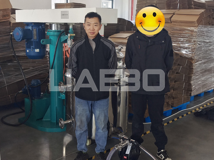 江蘇某高分子材料有限公司 11KW液壓升降分散機調試成功