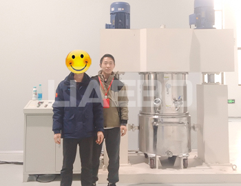 湖南某科技股份有限公司200L龍門式雙行星攪拌機調試成功