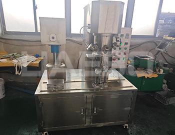 常州某新材料科技集團股份有限公司5L雙行星攪拌機+壓料一體機調試成功