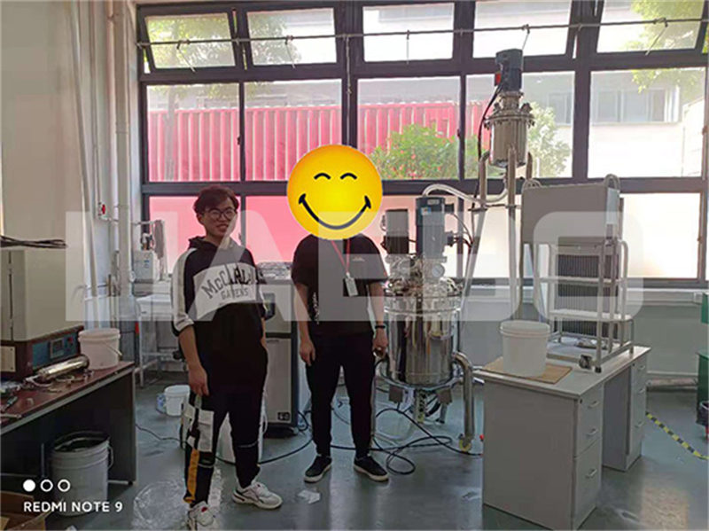上海某大型文具企業(yè)100L真空反應(yīng)釜調(diào)試成功